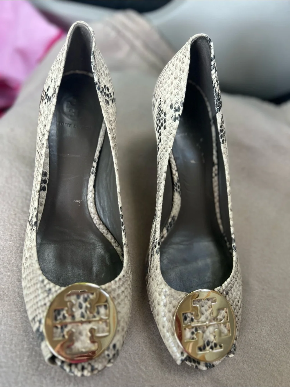 Tory Burch python Snake-Print leather peep toe wedges w/Gold Logo size 11